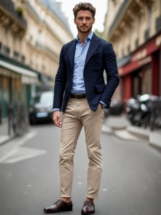 Comment porter des chaussures brogues marron foncé en été