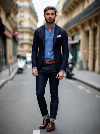Comment porter des chaussures brogues marron foncé en été