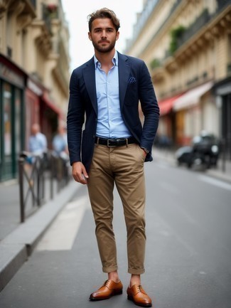 Comment porter des chaussures brogues marron foncé en été