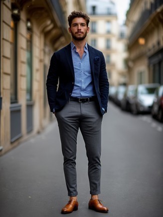 Comment porter des chaussures brogues marron foncé en été