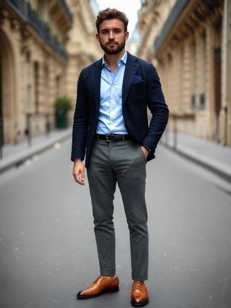 Comment porter des chaussures brogues marron foncé en été