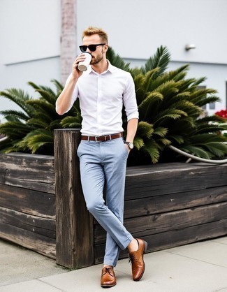 Comment porter des chaussures brogues marron foncé en été