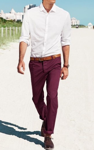 Comment porter des chaussures brogues marron foncé en été