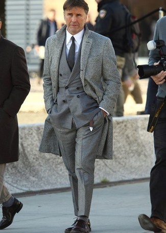 Comment porter des chaussures brogues marron foncé quand il fait froid après 40 ans