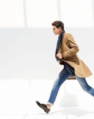 Comment porter des chaussures brogues marron foncé quand il fait froid