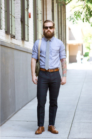Comment porter des chaussures brogues marron foncé en été