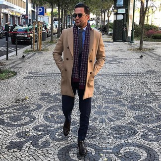 Comment porter des chaussures brogues marron foncé quand il fait froid