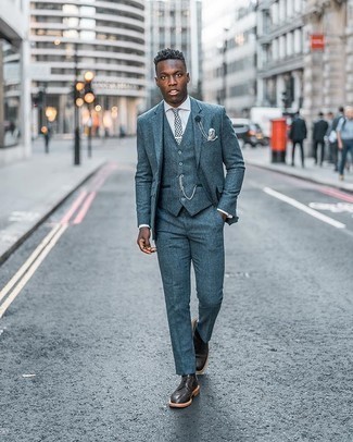 Comment porter des chaussures brogues marron foncé en été