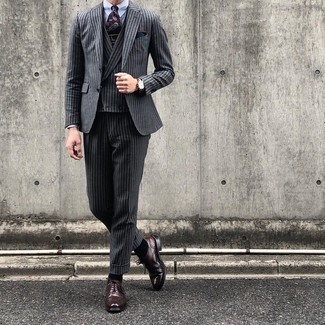 Comment porter des chaussures brogues marron foncé quand il fait chaud