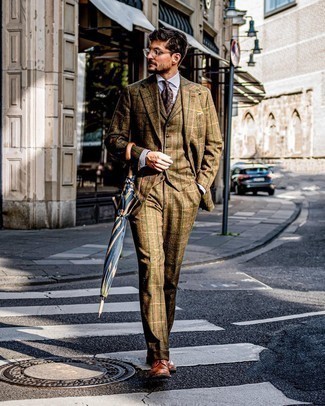 Comment porter des chaussures brogues marron foncé quand il fait chaud