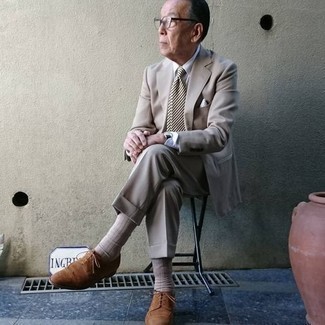 Comment porter des chaussures brogues marron foncé en été