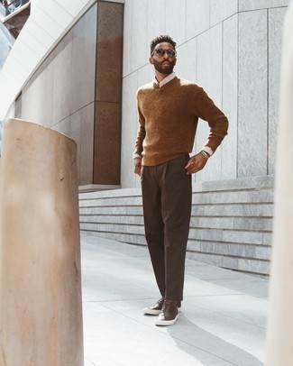 Comment porter des chaussures brogues marron foncé quand il fait chaud
