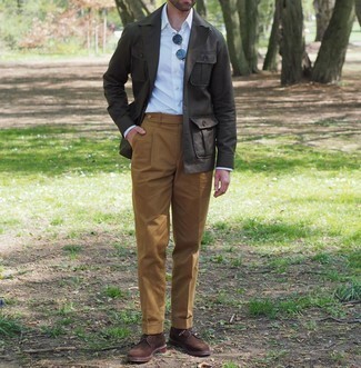 Comment porter des chaussures brogues marron foncé pour un style elégantes quand il fait chaud