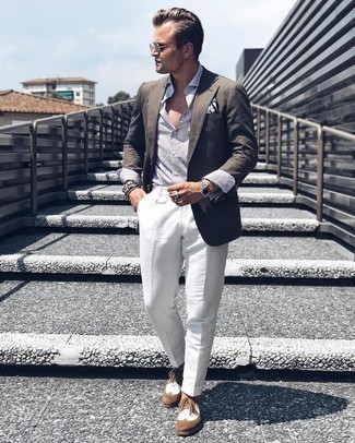 Comment porter des chaussures brogues marron foncé pour un style elégantes quand il fait chaud