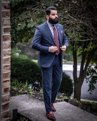 Comment porter des chaussures brogues marron foncé en été