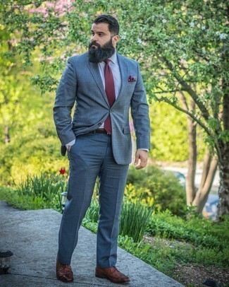 Comment porter des chaussures brogues marron foncé en été