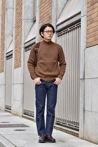 Comment porter un sac à dos en toile marron foncé