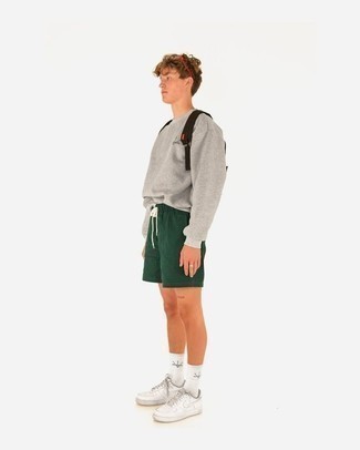 Comment porter un sac à dos en toile marron foncé