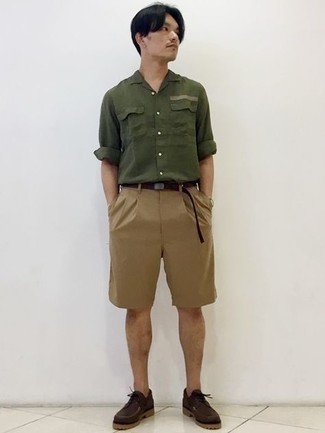 Comment porter une ceinture en toile marron foncé
