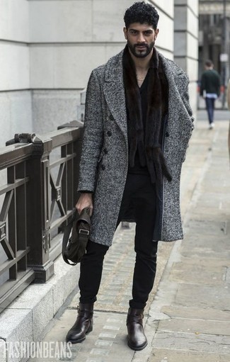 Comment porter une besace en toile marron foncé