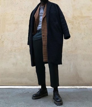 Comment porter un manteau à carreaux marron foncé