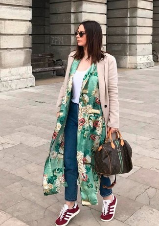 Comment porter un grand sac en cuir marron foncé