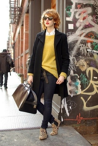 Comment porter un grand sac en cuir marron foncé
