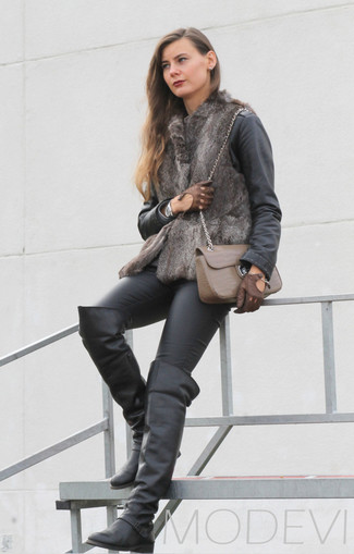 Comment porter des gants en cuir marron foncé