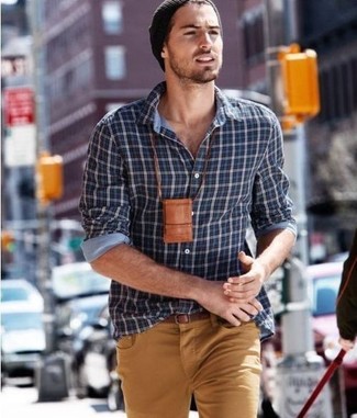 Pantalon marron foncé homme : avec quoi le porter