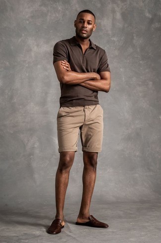 Comment porter un polo marron foncé en été