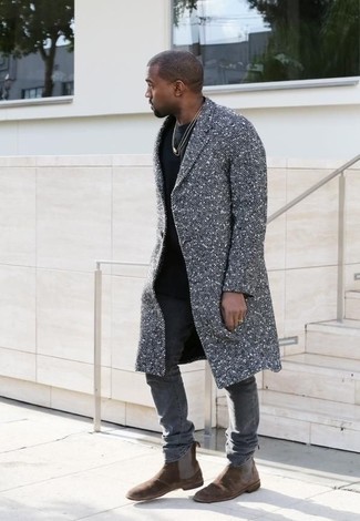 Comment porter des bottines chelsea en daim marron foncé quand il fait frais