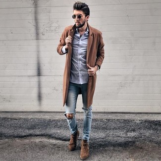 Comment porter des bottines chelsea en daim marron foncé quand il fait frais