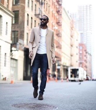 Comment porter des bottines chelsea en daim marron foncé