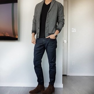 Comment porter des bottines chelsea en daim marron foncé