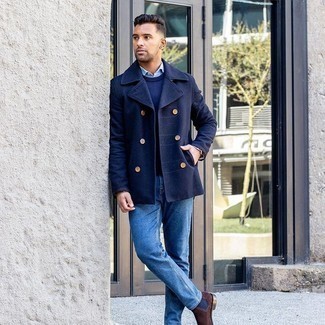 Comment porter des bottines chelsea en daim marron foncé