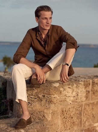 Comment porter des espadrilles en daim marron foncé