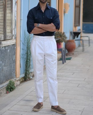Comment porter des espadrilles en daim marron foncé