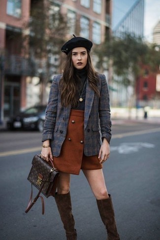 Comment porter des bottes hauteur genou en daim marron foncé