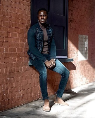 Comment porter un pull à col roulé en laine marron foncé