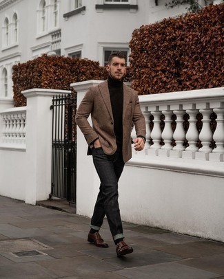 Comment porter un pull à col roulé en laine marron foncé