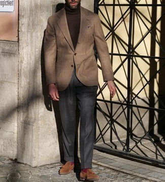 Comment porter un pull à col roulé en laine marron foncé