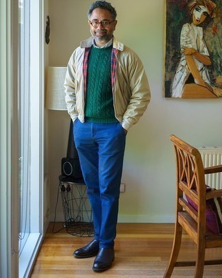 Comment porter un pull torsadé vert foncé
