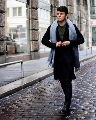 Comment porter un pull torsadé vert foncé