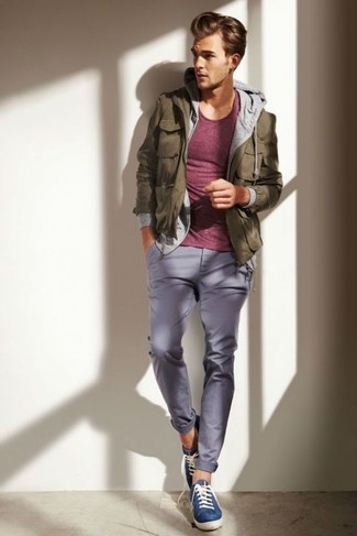 Comment porter une veste vert foncé quand il fait chaud