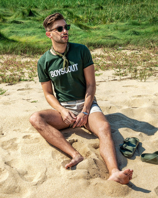 Comment porter des sandales en cuir vert foncé