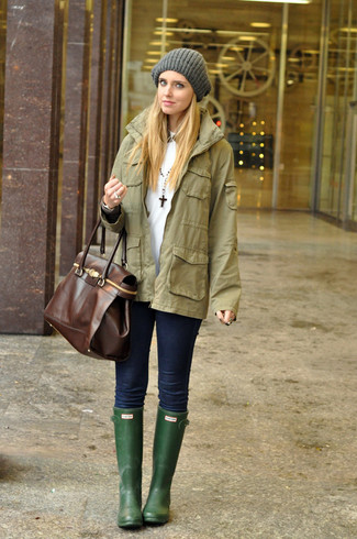 Comment porter des bottes de pluie vert foncé