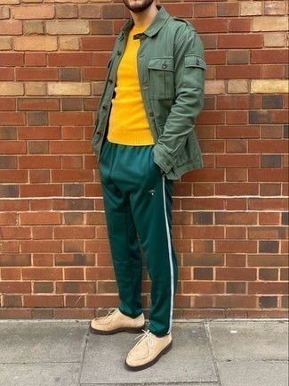 Comment porter un pantalon de jogging vert foncé