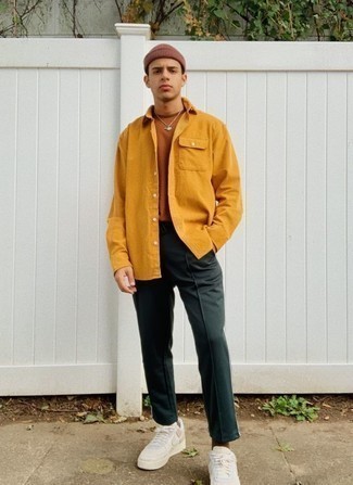 Comment porter un pantalon de jogging vert foncé