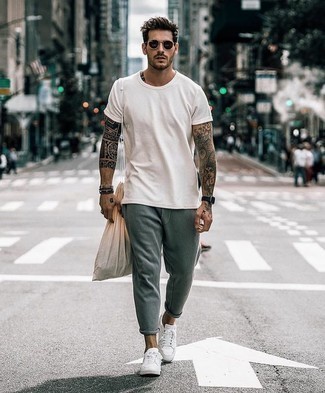 Comment porter un pantalon de jogging vert foncé