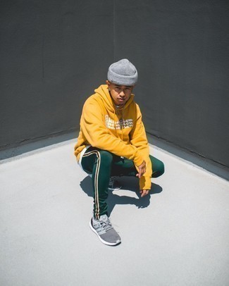 Comment porter un pantalon de jogging vert foncé